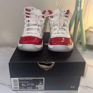 Pre owned like new Toddler Kid Jordan 11 Retro in Red and white.